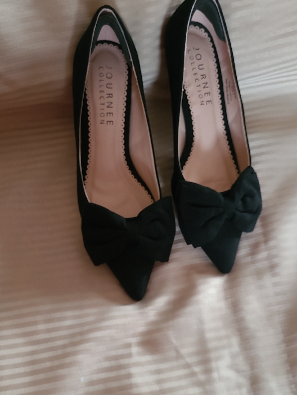 Journee Collection Black Pointed-Toe Bow Kitten Heel Pumps